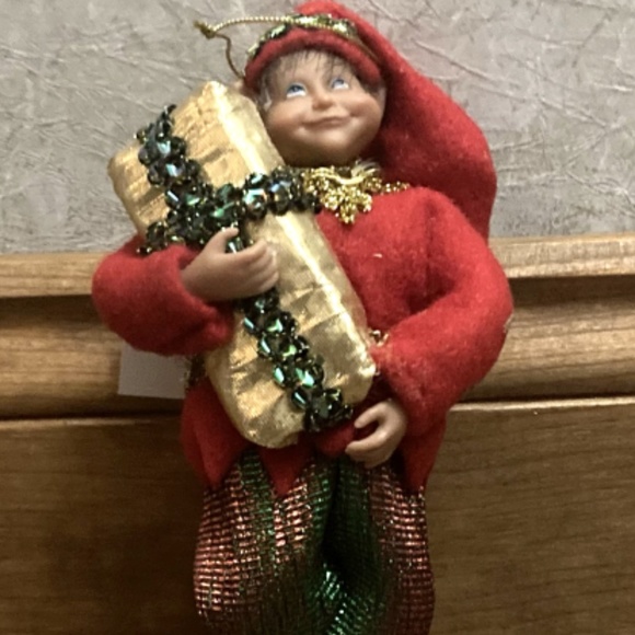 Santa's Workshop Cloth Doll Ornament Holding wrapped gift in gold color #96002 - Picture 3 of 5